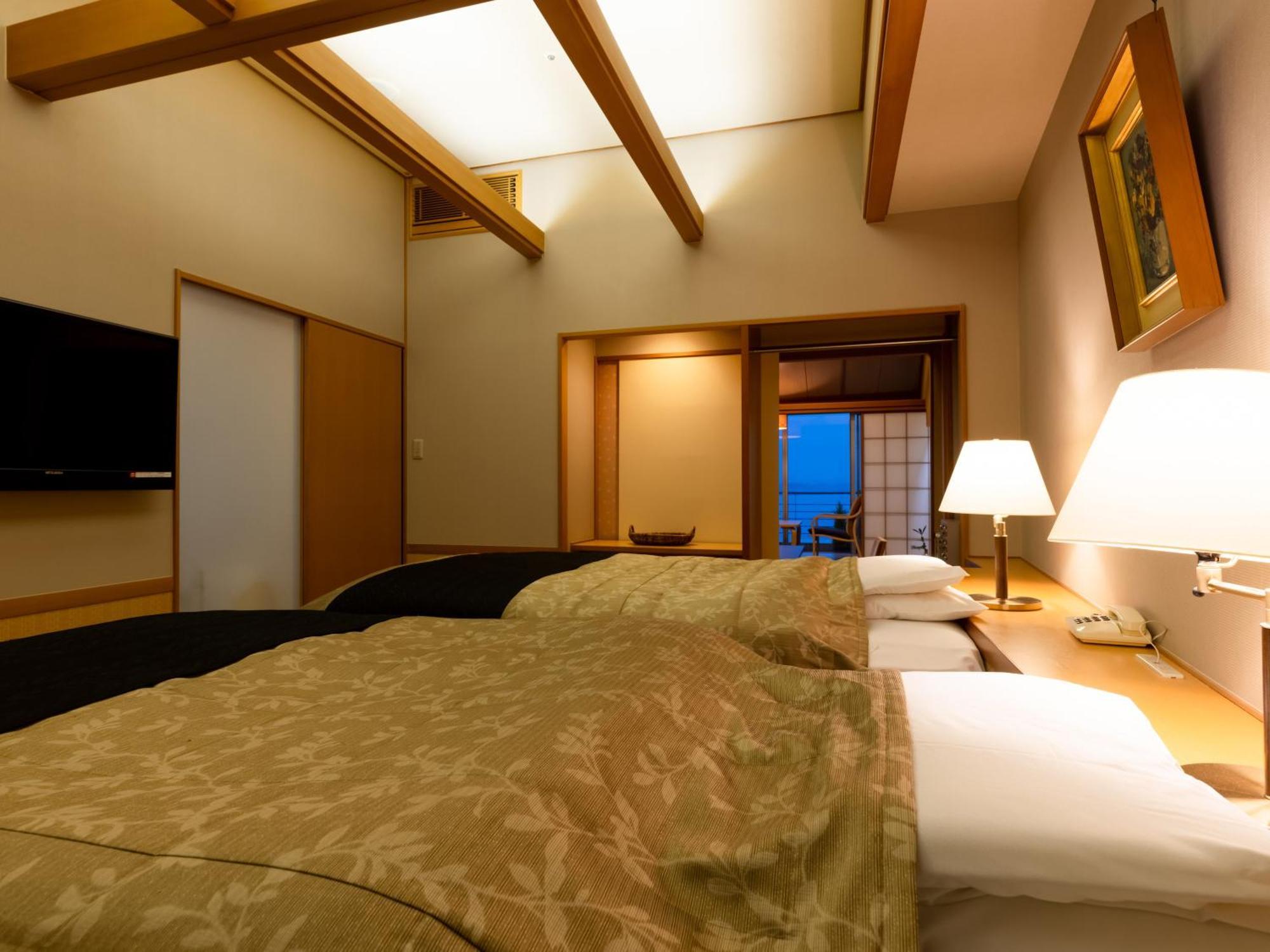Apa Hotel & Resort Kaga Katayamazu Onsen Kasuikyo Exterior photo